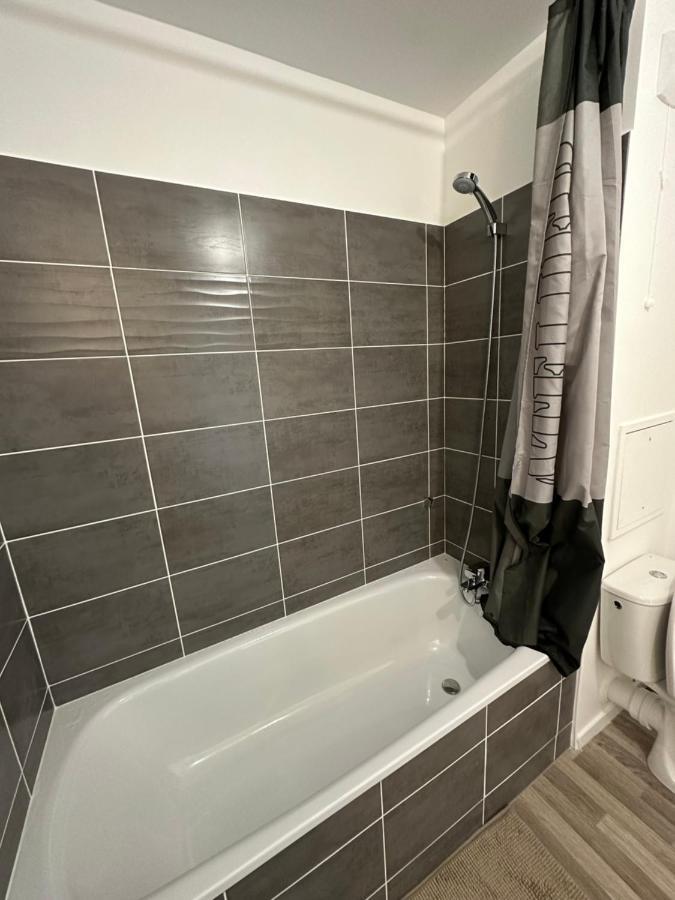 Agreable 2 Pieces Avec Balcon Et Parking Transports By Immo Kit Bnb Sarcelles Zewnętrze zdjęcie