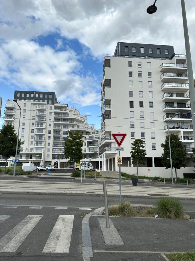Agreable 2 Pieces Avec Balcon Et Parking Transports By Immo Kit Bnb Sarcelles Zewnętrze zdjęcie